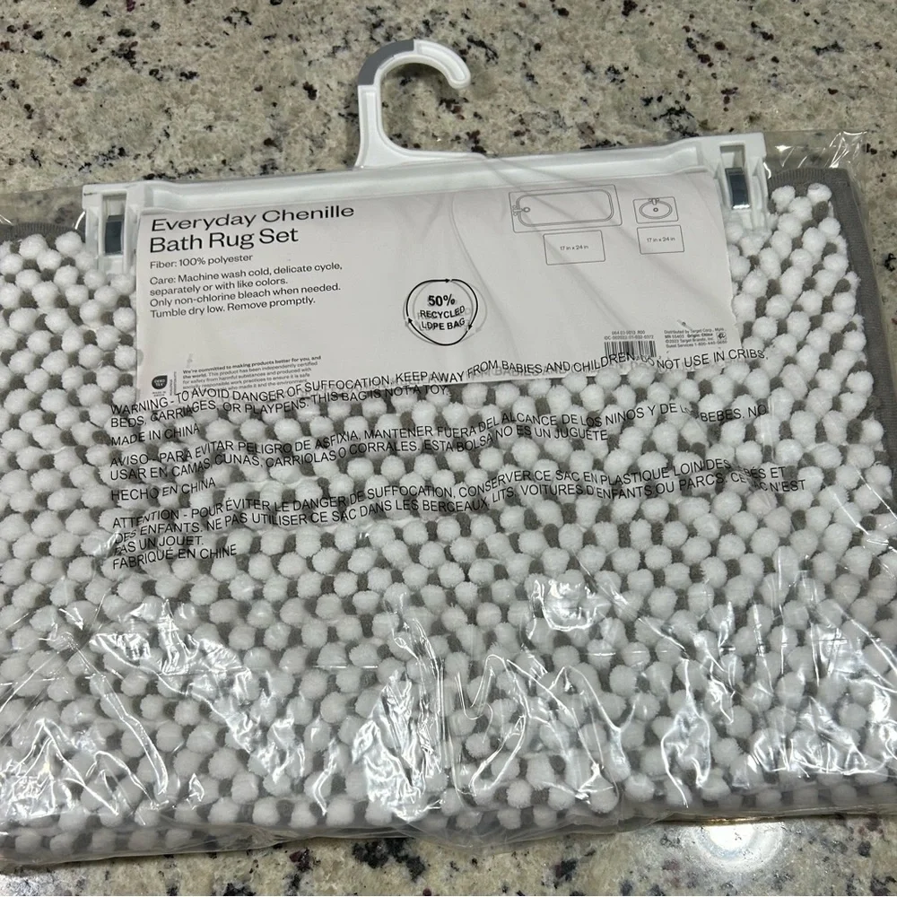 Room Essentials Everyday Chenille Bath Rug Set in White